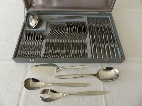 Guy Degrenne bestekset 53 delig: - roestvrij staal