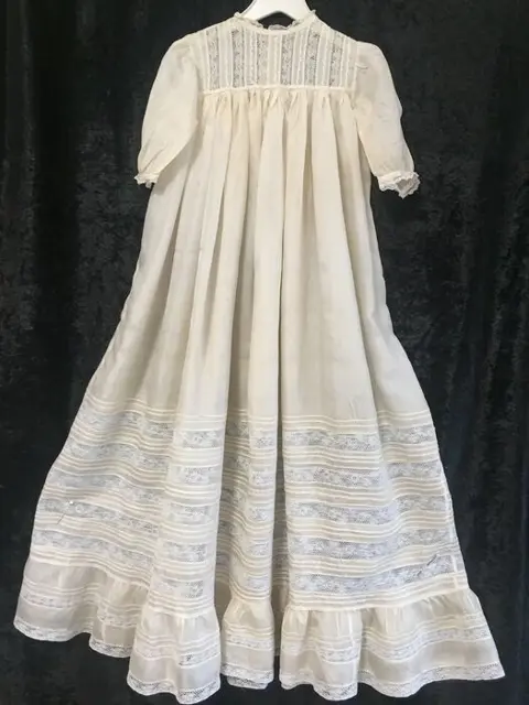 Prachtig zeldzaam antiek doopkleedje - van beige zijde -