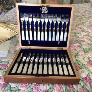 Sheffield - zilverwerk - Parelmoer, Verzilverd