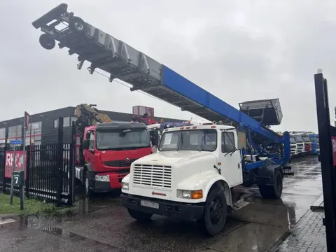 International 4600 4x2 210HP + TEUPEN hyLIFT (bj 1989)