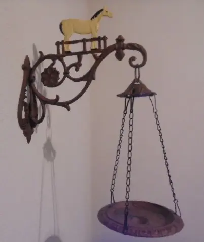 GIETIJZEREN MUURHANGVOGELBADJE PAARD NIEUW