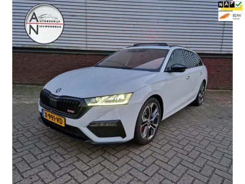 Skoda OCTAVIA RS Head up display Navi Trekhaak