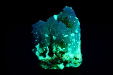 Zeldzame grote fluorescerende ZINCITE cluster