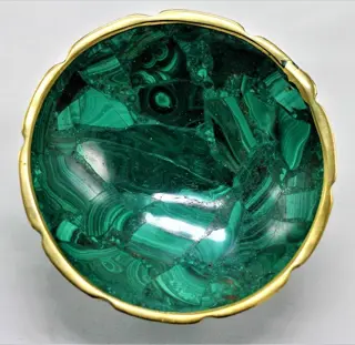 PRACHTIGE RONDE BEKER IN MALACHIET EN GEEL KOPER