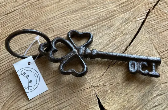 GIETIJZEREN SLEUTEL LOS 3 HARTEN NEW HOUSE KEY NIEUW