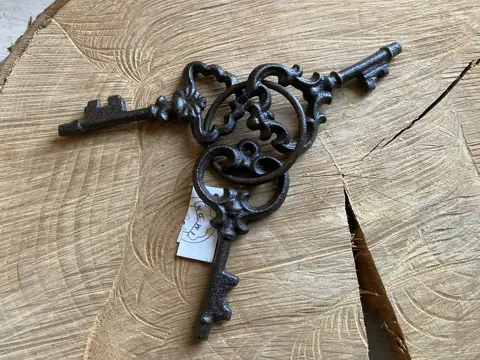 GIETIJZEREN SLEUTELBOS 3 st KLASSIEK NIEUW