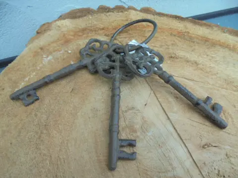 GIETIJZEREN SLEUTELBOS 3 st ROMANTIEK NIEUW
