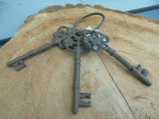 GIETIJZEREN SLEUTELBOS 3 st ROMANTIEK NIEUW