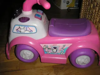 Little people loopkar -met muziek, en lichtjes - goed voor de motoriek - om op te rijden, met opberg