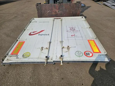 Onbekend Portal with aluminium doors (bj 2010)