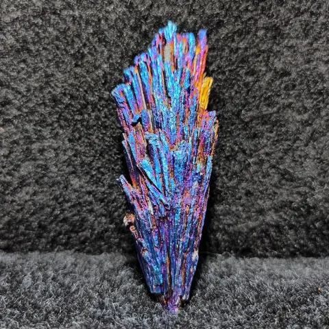 REGENBOOG ANTIMONITE, Nieuwe, kleurrijke kristallen