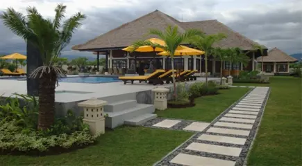 Te huur luxe villa op Bali direct aan zee