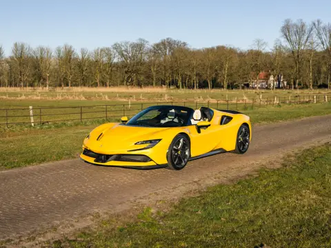 Ferrari SF90 Spider 4.0 V8 Assetto Fiorano, Giallo Triplo Strato, JBL, Full Carbon