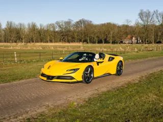 Ferrari SF90 Spider 4.0 V8 Assetto Fiorano, Giallo Triplo Strato, JBL, Full Carbon