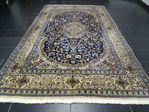 Nain mit Seide - Tapijt - 310 cm - 193 cm