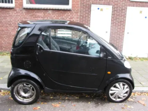 Sloopauto inkoop Den haag 4 x Smart voor demontage