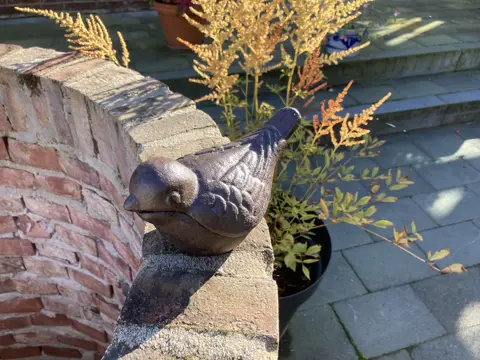 GIETIJZEREN SLEUTELVERSTOPDOOSJE VOGEL NIEUW