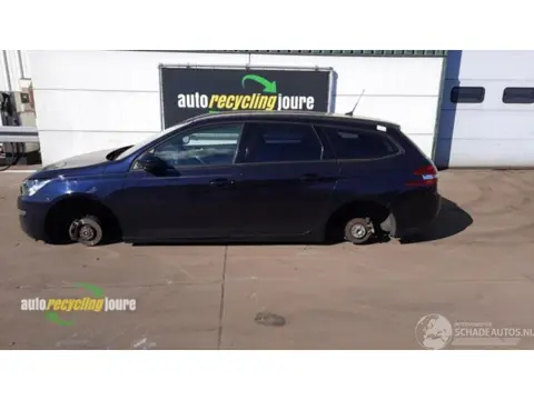 Peugeot 308 onderdelen (kleur: EKU) donorauto (bj 2015)