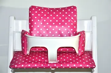 Fuchsia polka kussen voor tripp trapp kinderstoel!