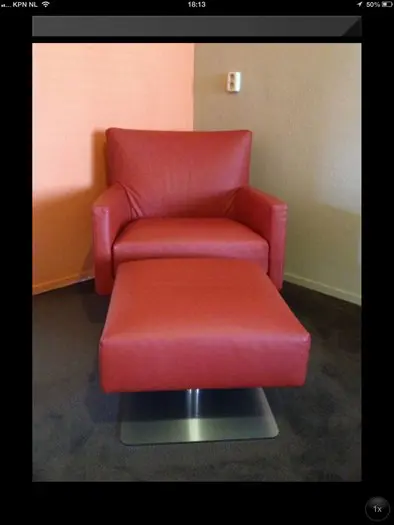 Nieuw montis fauteuil met voetenbank leer