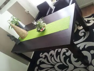 Mooie zwart/bruine eet tafel!!
