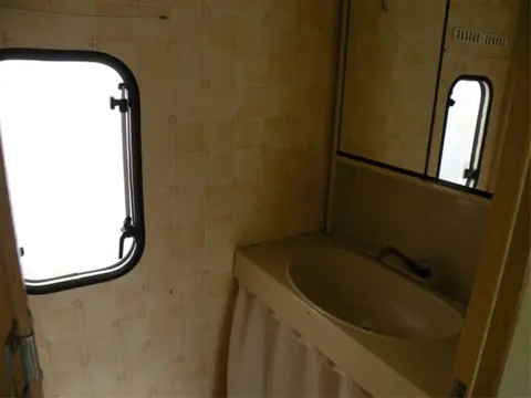 Prachtige Kip caravan de luxe