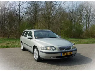 Volvo V70 2.3 T-5 . AUTOMAAT . Yountimer . Airco . Cruiscontrol . enz
