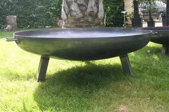 Vuurschaal van degelijk ijzer gemaakt met handvaten 100cm