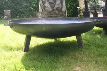 Vuurschaal van degelijk ijzer gemaakt met handvaten 100cm