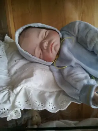 2 mooie porseleinen babypoppen