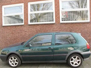 Onderdelen VOLKSWAGEN Golf 2.0 Sloopauto inkoop Den haag