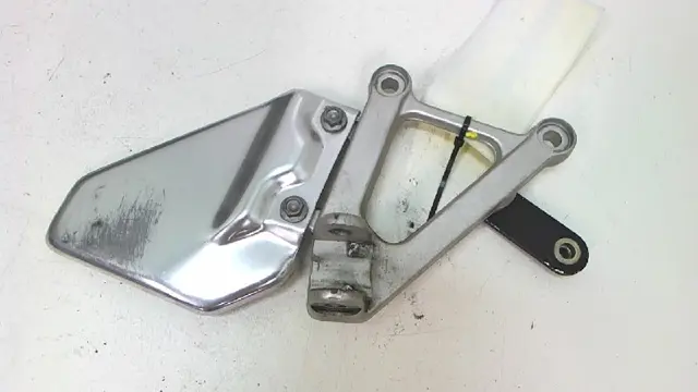 Main step holder right Aprilia RSV 1000 2001 - 2003
