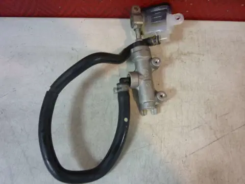 Rear brake master cylinder  Suzuki B KING 1300 2007 - 2009
