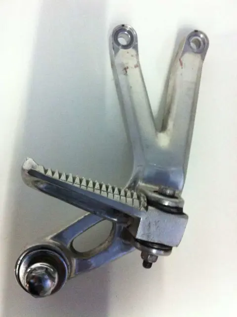 Pillion step right Yamaha YZF R6 1998 - 2002