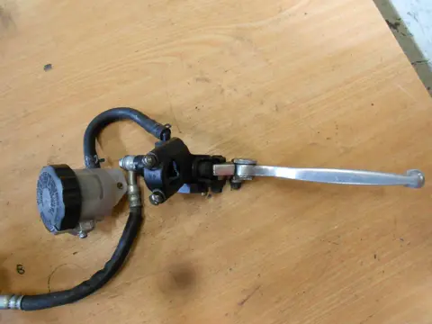 Front brake master cylinder  Suzuki GSX R 750 1990 - 1991