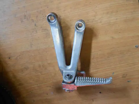 Pillion step left  Yamaha YZF R1 1998 - 1999