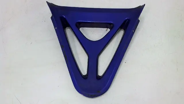 Cowl V shape under Yamaha YZF R1 2000 - 2001