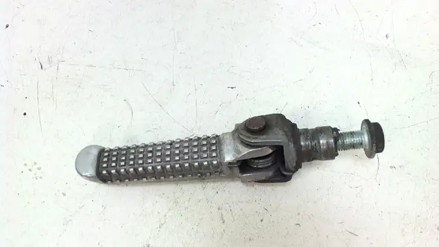 Footrest left Suzuki GSX R 600 1995 - 2000