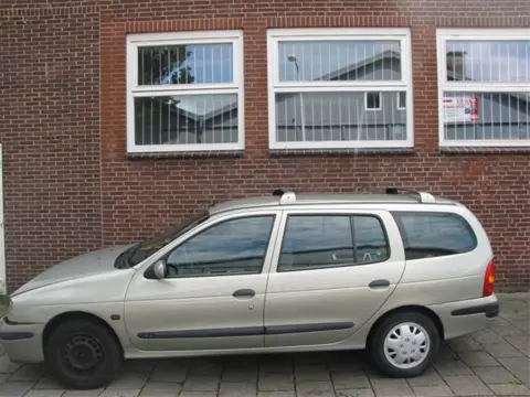 Renault Mégane Break Plaatwerk Sloopauto inkoop Den haag