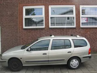 Renault Mégane Break Plaatwerk Sloopauto inkoop Den haag