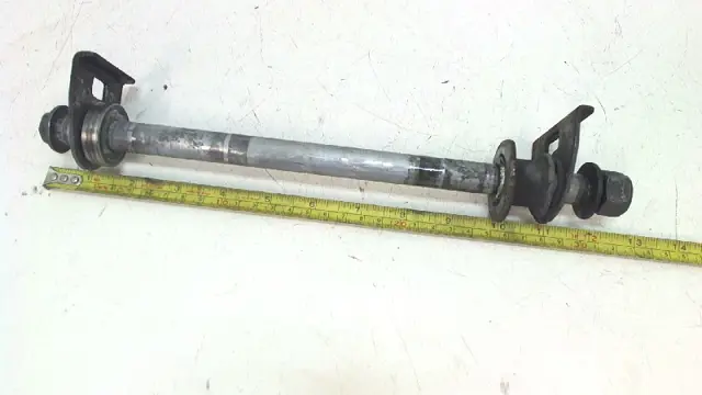 Rear axle Suzuki GSX F 750 1988 - 1997