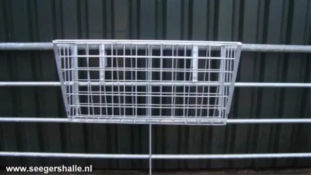 Hooiruif, hooikorf om over een hek of wand te hangen