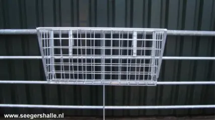 Hooiruif, hooikorf om over een hek of wand te hangen