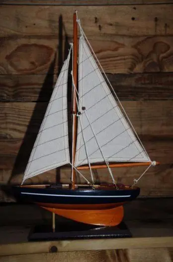 Boot , zeilboot , kado , met de hand vervaardigd
