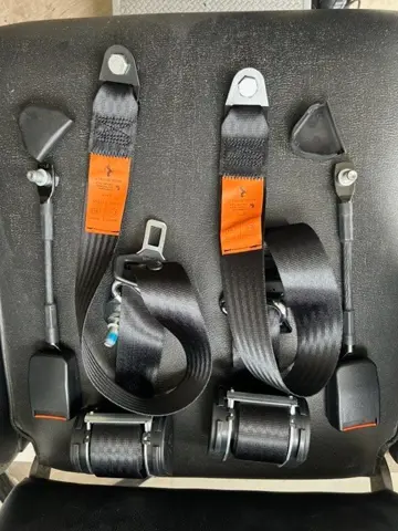 Safety belts for Ferrari Testarossa