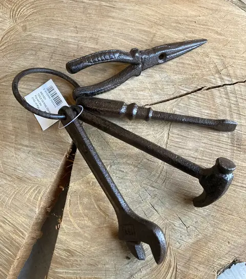GIETIJZEREN TOOLS GEREEDSCHAP AAN RING 4-delig NIEUW