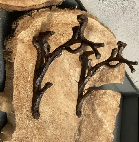 GIETIJZEREN SCHAPPENDRAGERS TAK 2 stuks NIEUW