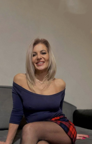 Stoute vrouw met het hart op de tong