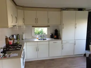 Te koop vakantiewoning aan de bosrand gelegen midden op de V