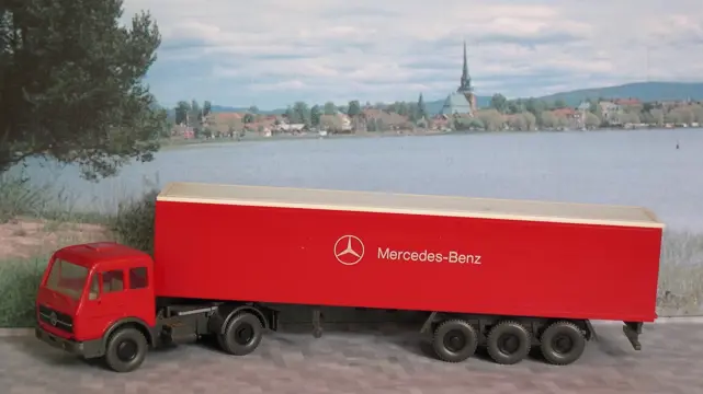 Mercedes oplegger van Mercedes-Benz Wiking 1:87